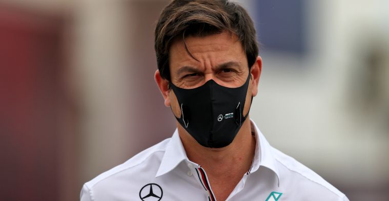 'FIA past reglementen aan na klachten Red Bull over achtervleugel Mercedes'