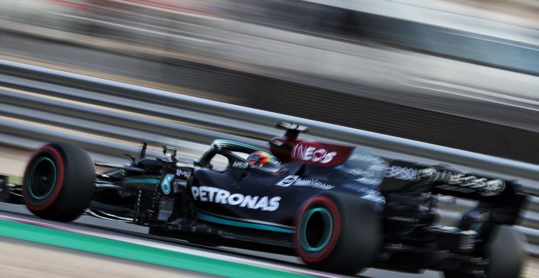 Hamilton deelt tik uit aan Red Bull met pole position in Qatar