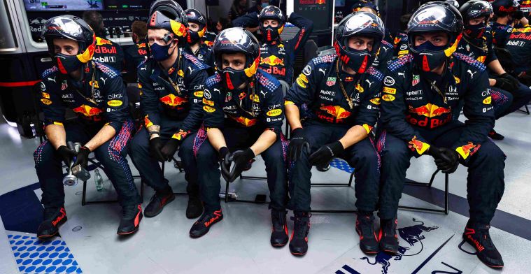Red Bull en Mercedes maken elkaar nu ook in de pitstraat het leven zuur