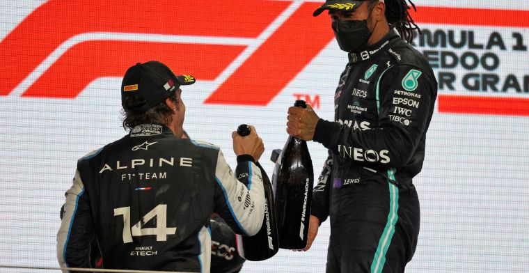 Alonso lovend over Hamilton: 'Op je allerbest zijn om hem te verslaan'