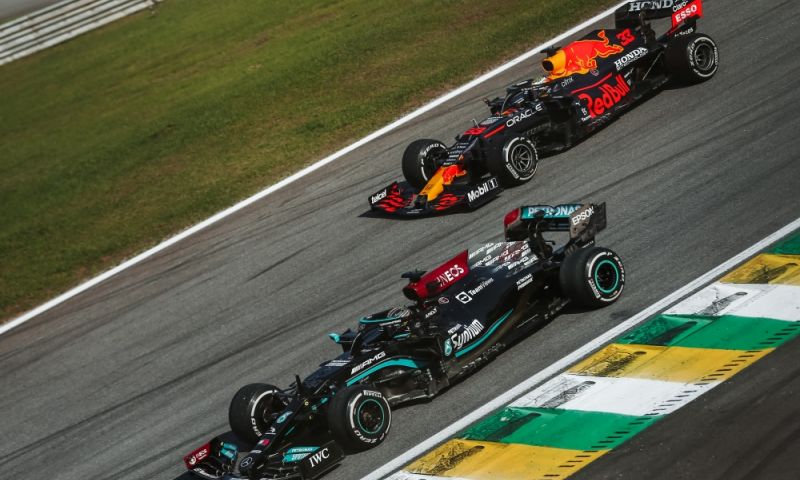 Helpt de FIA Lewis Hamilton onbewust aan zijn achtste wereldtitel?