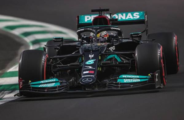 Hamilton reageert op incident met Verstappen: 'Ik begreep het niet'