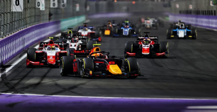 Enorme klapper in Formule 2, wedstrijd stilgelegd middels rode vlag