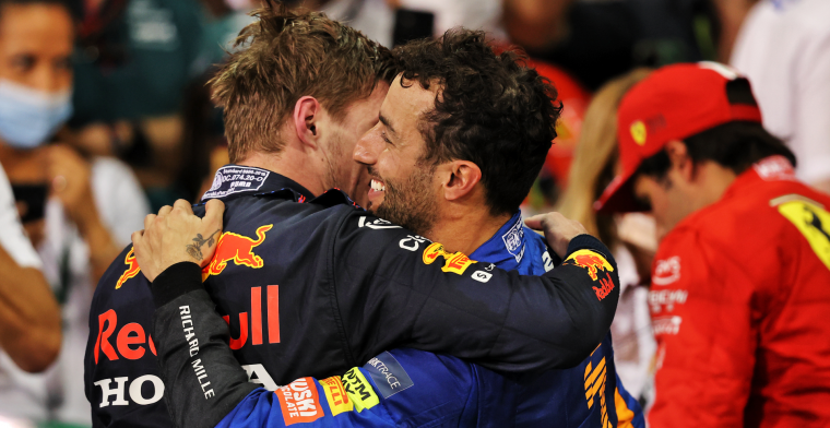 Ricciardo reageert hilarisch op Verstappen: 'Crazy!'