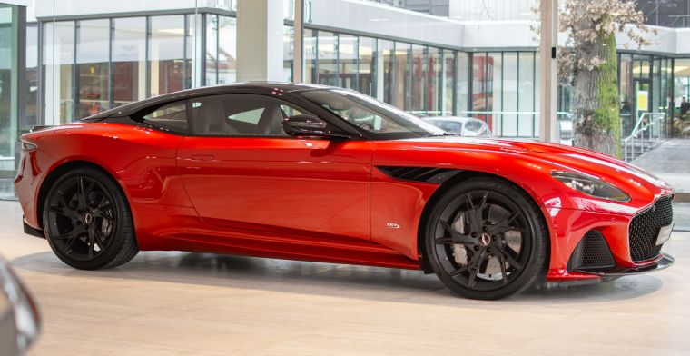 Voor dit bedrag staat de voormalig Aston Martin van Verstappen te koop