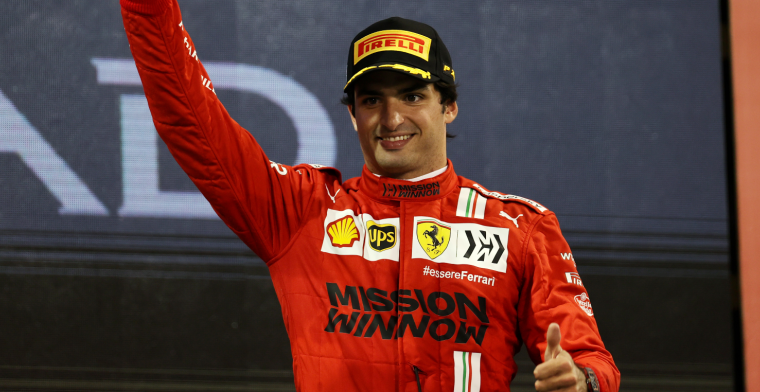 Sainz spreekt Ferrari-geluk uit: 'Elk raceweekend met glimlach naar huis'