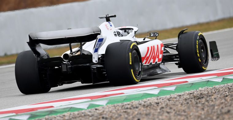 Mist Haas F1 eerste testdag? Bolides gestrand onderweg naar Bahrein
