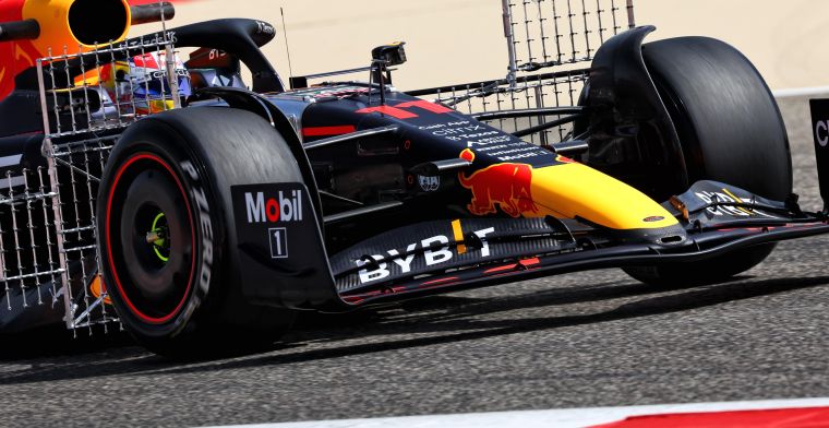 Red Bull Racing met nauwelijks veranderde RB18 in Bahrein