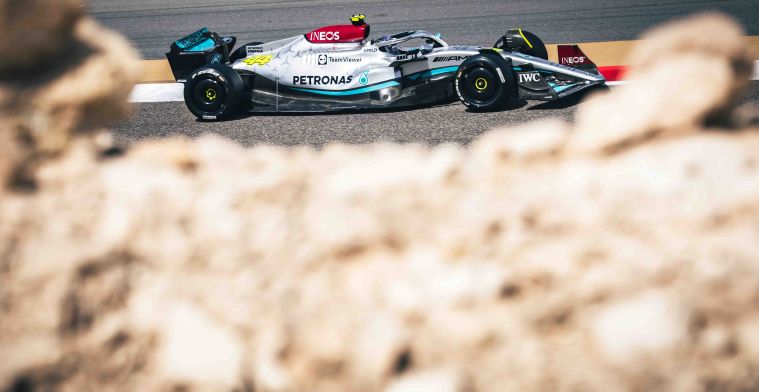 Hamilton verwacht verbetering bij Mercedes: 'Zit potentieel in de auto'