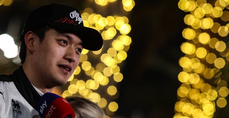Zhou vocht met Hamilton: 'Ik haalde hem in, ook al was hij sneller'