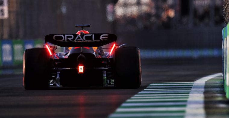 Samenvatting VT2 | Leclerc noteert snelste tijd ondanks klap tegen de muur