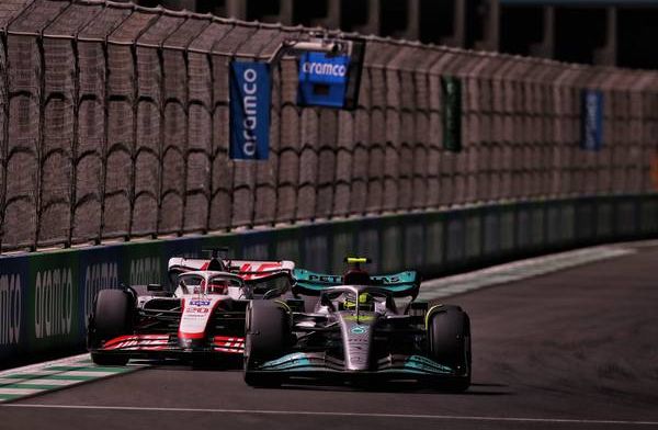 Hamilton teleurgesteld: 'Ik kon de Haas niet bijhouden met dat vermogen'