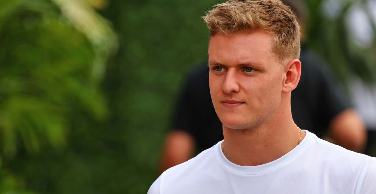 Ook Schumacher uit kritiek op Drive to Survive: 'Dat zou zinvoller zijn'