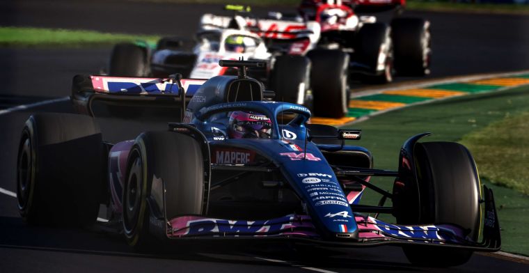 Opmerkelijk moment na de race: Norris hint op einde carrière van Alonso