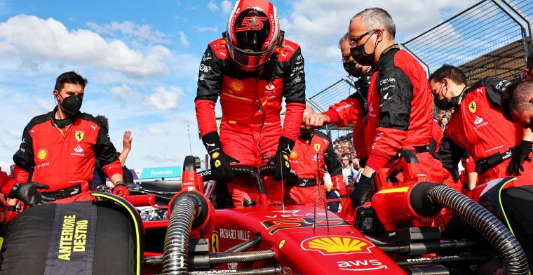 Sainz met veel pech in Melbourne: 'Hij was eindelijk sneller dan Leclerc'
