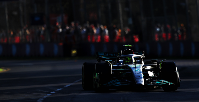 Hamilton hoopt op Mercedes: 'Realistisch gezien wel'