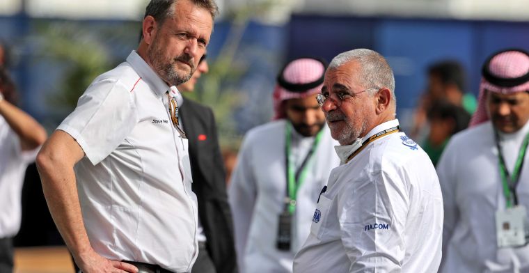 'Beide wedstrijdleiders van de F1 positief getest op het coronavirus'