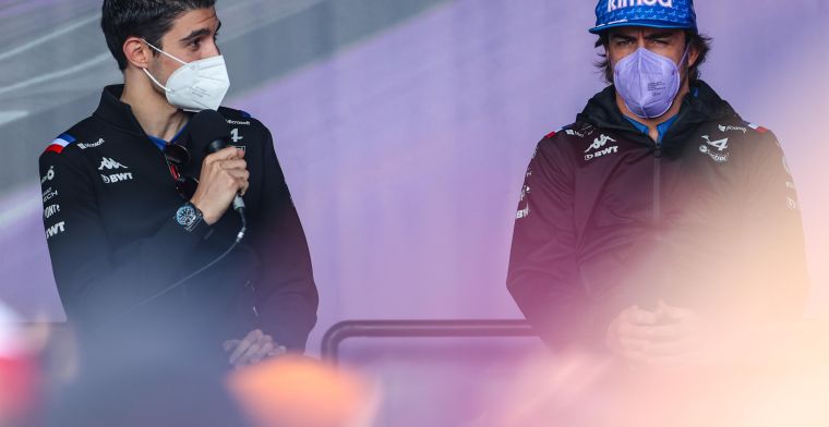 Ocon ziet verschil tussen Perez en Alonso: 'Weet wanneer hij moet stoppen'