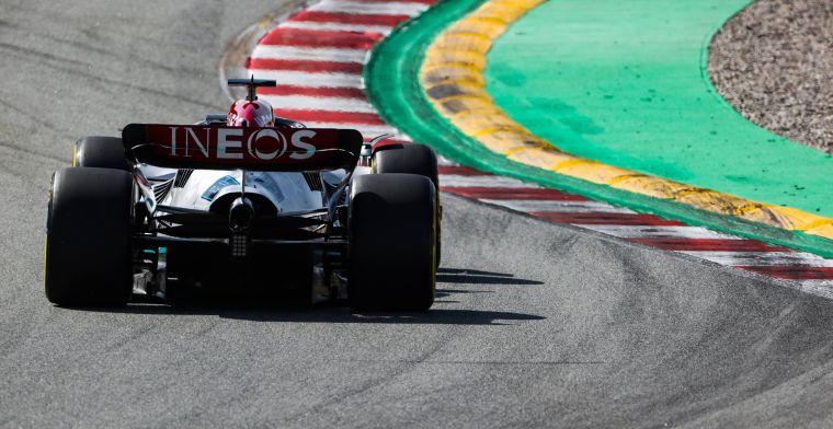 Mercedes voorziet Russell en Hamilton van nieuwe motor in Barcelona