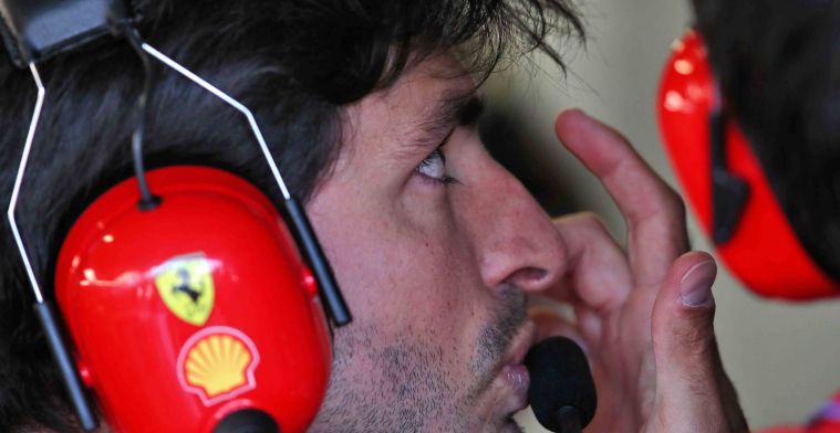 'Hoofdschuddende mensen aan pitmuur Ferrari na zien DRS van Verstappen'
