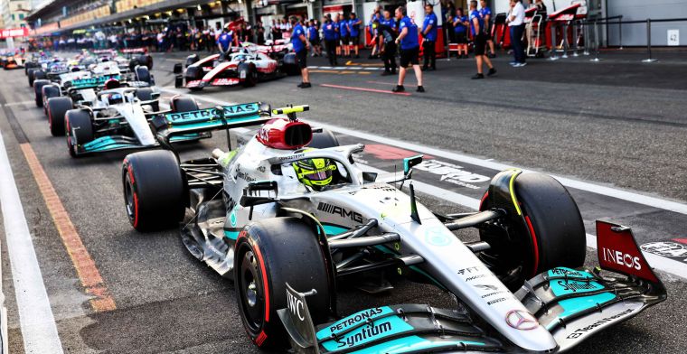 Mercedes baalt: 'De achterstand op Ferrari en Red Bull is enorm'