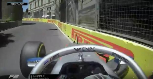 Megaklapper voor Vips: Red Bull-junior crasht in F2 vanaf de leiding
