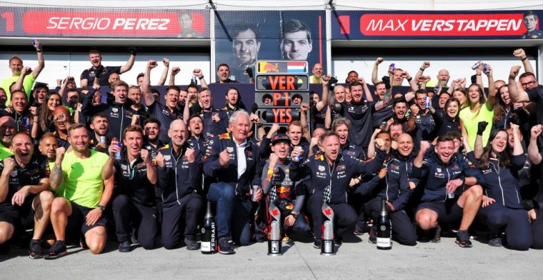 Politie met speurhonden in Red Bull-garage na overwinning Verstappen