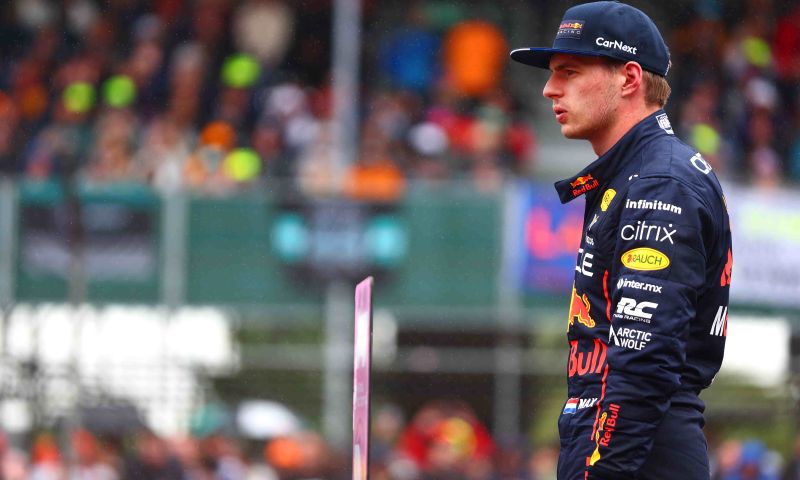 Luister hoe Verstappen wordt uitgefloten door Britse fans op Silverstone
