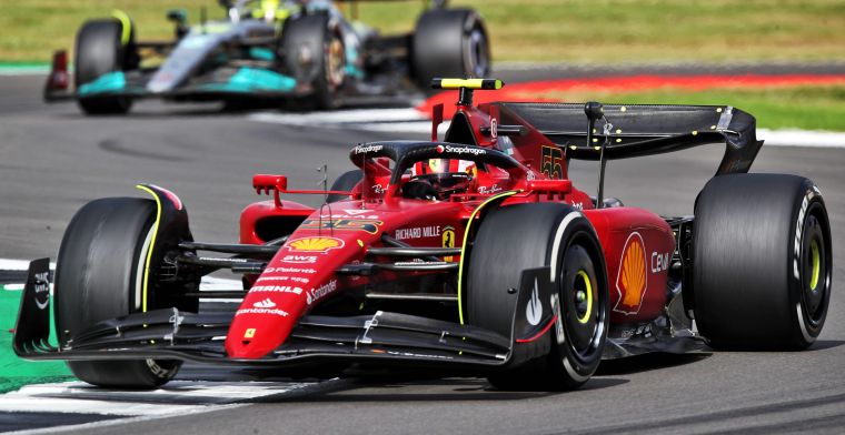 Sainz pakt eerste F1-overwinning na intens duel, Verstappen slechts P7 