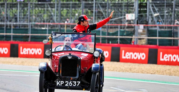 Sainz: 'Het werd moeilijk omdat Verstappen ons pushte in de eerste stint'