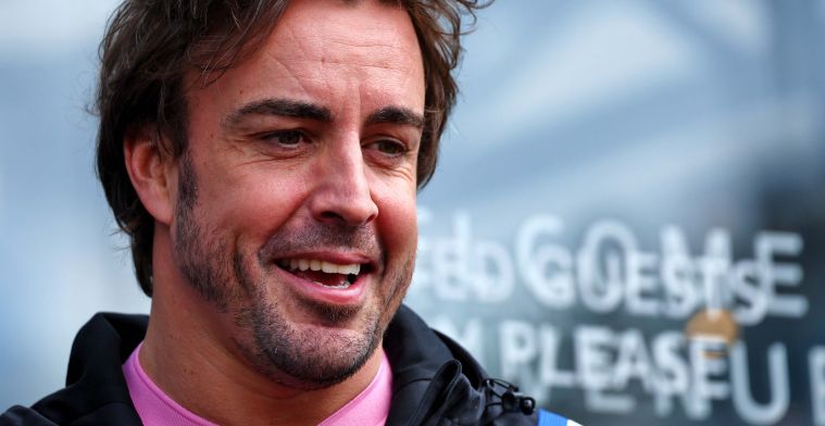 Alonso vindt F1 nog steeds te saai: 'Alles draait om Red Bull en Ferrari'