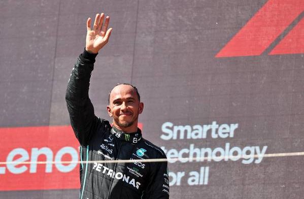 Hamilton merkt Ferrari-probleem op: 'Betrouwbaarheid is fundamenteel'