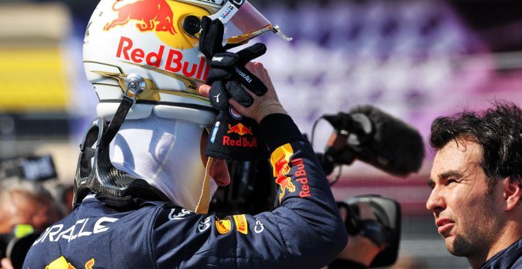Verstappen leeft mee met Leclerc na zijn crash: Ik hoop dat hij oké is