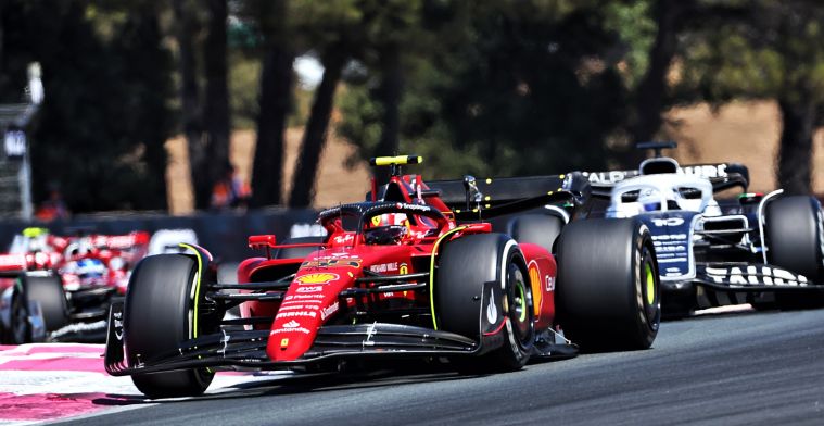 Ferrari verzaakt ook in pitstraat, Sainz krijgt tijdstraf van vijf seconden
