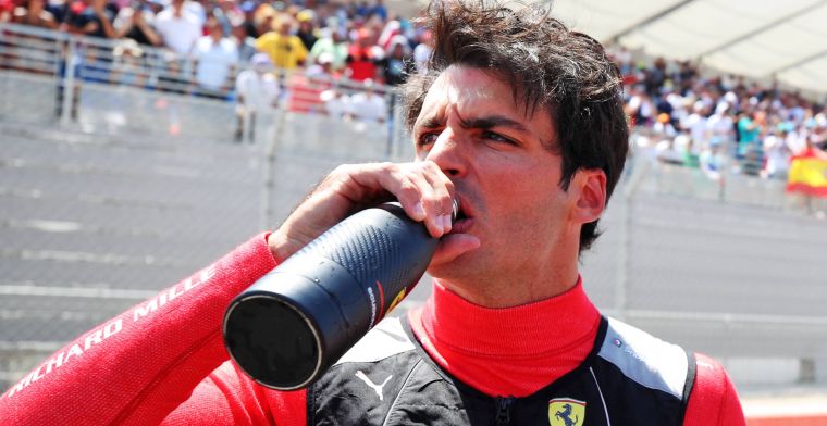 Ook Sainz kon niet drinken tijdens GP Frankrijk: 'Ferrari was te zwaar'