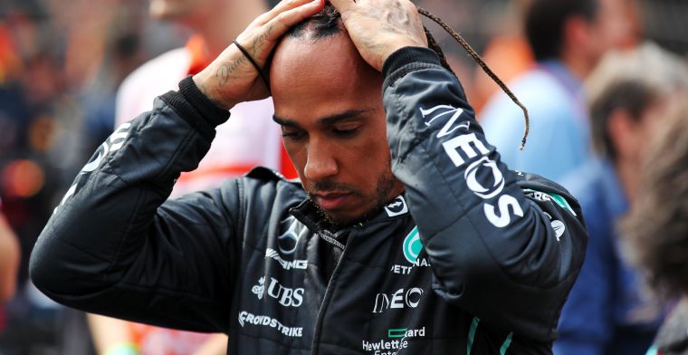 Hamilton diep door het stof na uitval over de boardradio tegen Mercedes
