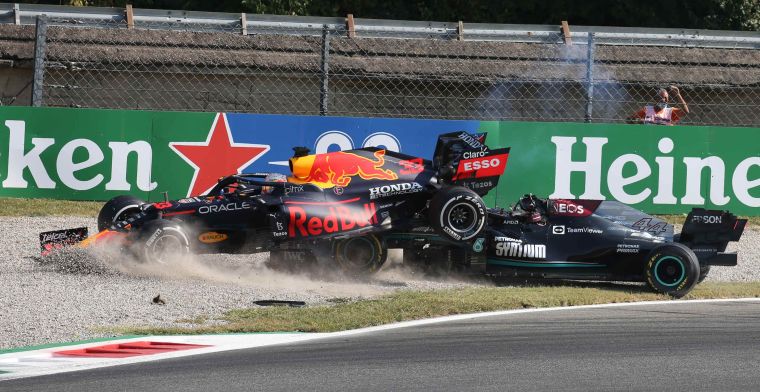Iconisch beeld van Verstappen bovenop Hamilton en de winst van Ricciardo