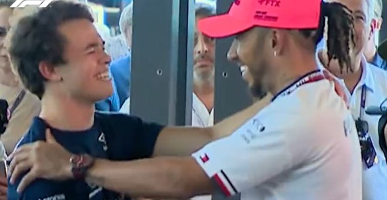 Hamilton zoekt De Vries na Italiaanse GP op en feliciteert hem