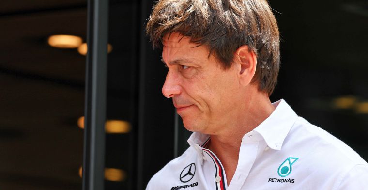 Marko zegt dat 'zoiets niet alleen Ferrari kan overkomen', Wolff beaamt dit