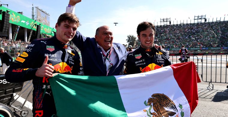 Verstappen fluitend naar recordoverwinning in Mexico, Perez helpt niet mee