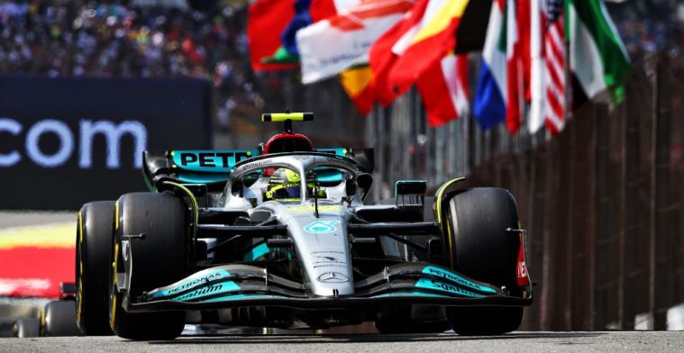 Hamilton reageert op incident met Verstappen: 'Je weet hoe het is met Max'