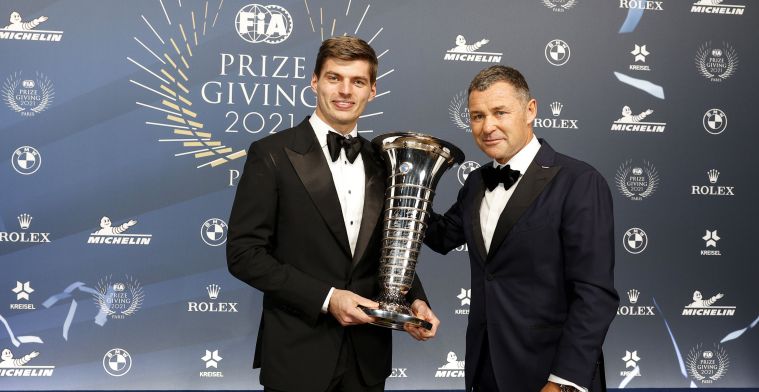 LIVE | Verstappen ontvangt wereldbeker bij FIA Price Giving 2022