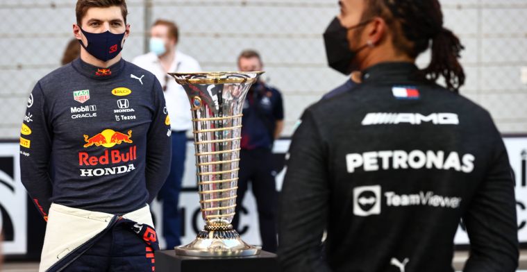 Verstappen sprak niet met Hamilton over Abu Dhabi 2021: 'Achter me gelaten'