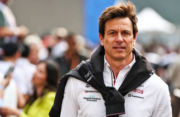 Wolff belooft Schumacher in de Mercedes-wagen te zetten als het nodig is