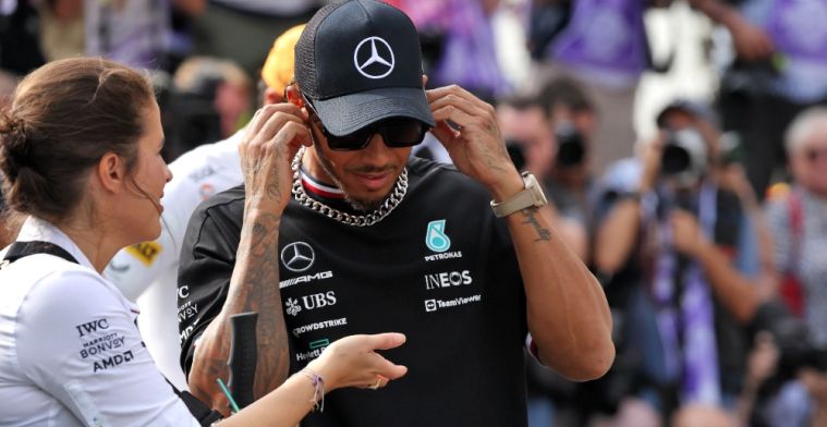 Hamilton doet belofte aan Mercedes: 'Ik zal zeker blijven'