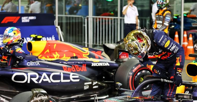 Red Bull biedt fans mogelijkheid  model te staan naast Verstappen en Perez