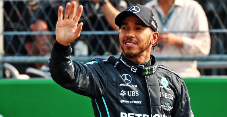 Mercedes toont beelden van eerste dag Hamilton: 'Ik was sneller dan Nico'