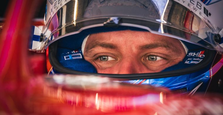Bottas zo blij als een kind: 'Ik heb mijn matje meegenomen in een F1-auto'