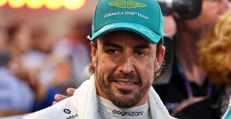 Alonso lovend over Aston Martin: 'Een onwerkelijke prestatie'