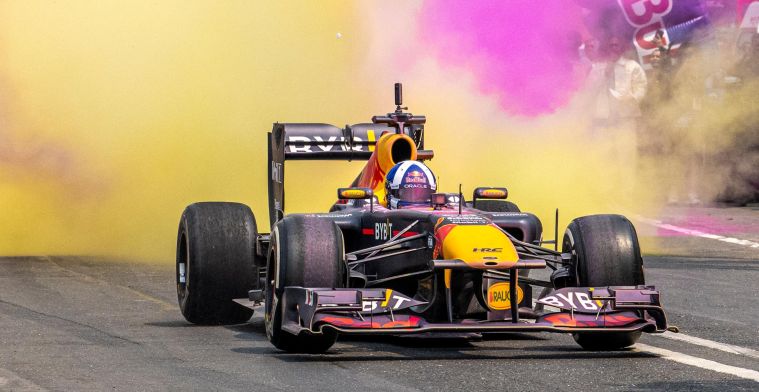 Red Bull Racing in India voor Showrun met RB7